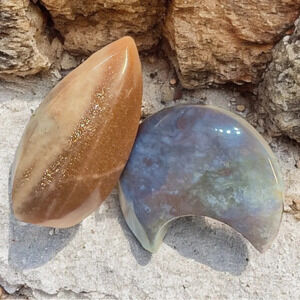 Natural Crystal Palm Stone Duo (Purple Moss Agate/Sunstone)